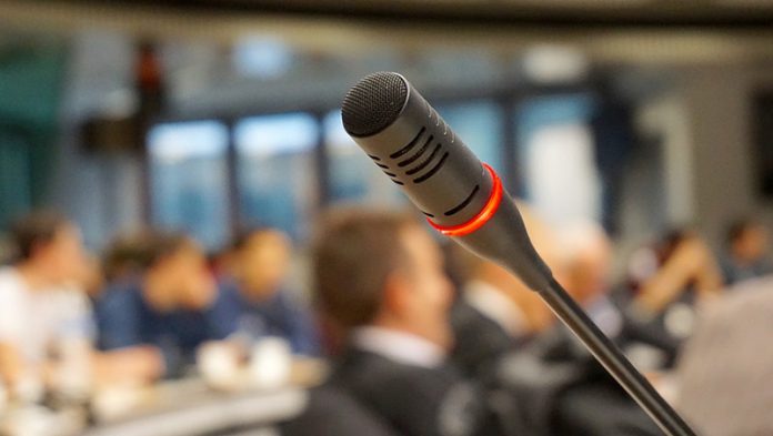 Konferencija Mikrofon Foto Pixabay