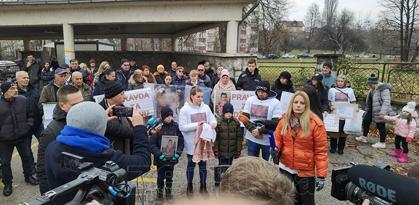 Protesti Ispred KBZ 2