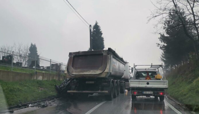Sudar kamiona i automobila kod Viteza, jedna osoba zadobila teške povrede (VIDEO)