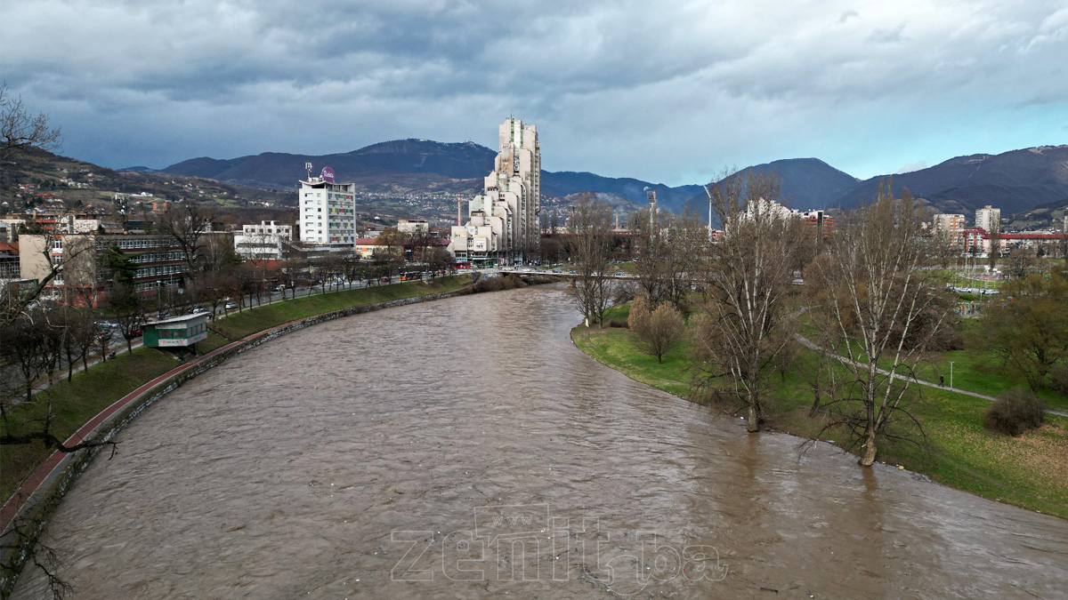 Grad Zenica Rijeka Bosna U Porastu