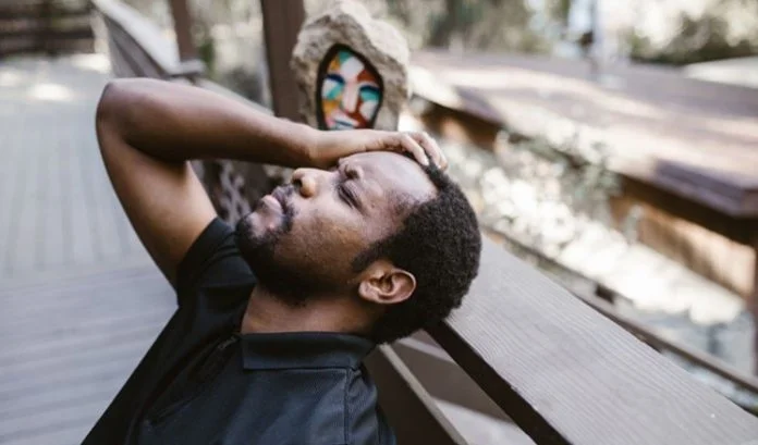 Muškarac Sa Slomljenim Srcem