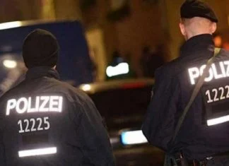 Bosanac u Njemačkoj pijan bježao policiji pa sletio autom u dvorište Njemačka Policija