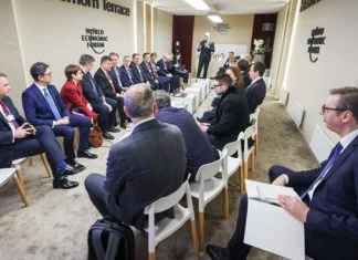 Reakcija Vučića na raspored sjedenja u Davosu Vucic Foto