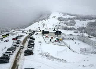 Zeničani na Smetovima uživali u prvom ovogodišnjem snijegu (FOTO)