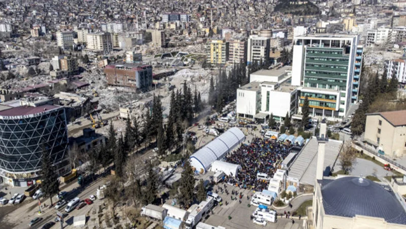Dzumma Namaz I Dzenaza U Odsustvu Medju Rusevinama U Kahramanmarasu