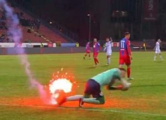 Golman Širokog pobjegao od baklje, sudija mu pokazao žuti karton Golman Širokog Brijega