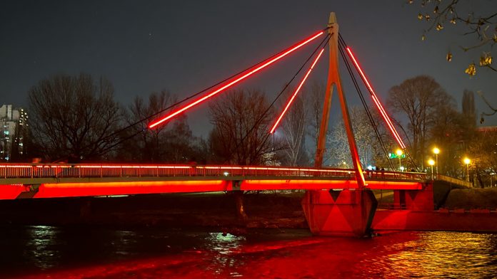 Jalijski Most Zenica Obojen U Crveno