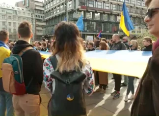 Ukrajinske zastave vijore se Beogradom: “Ukrajina će pobediti” Marš Solidarnosti Mira 365 Dana Nesalomivosti
