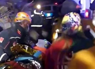 Čudo u Turskoj, živu ženu izvukli iz ruševina sedmicu nakon zemljotresa (VIDEO) Spasioci Izvukli Zivu Zenu Ispod Rusevina