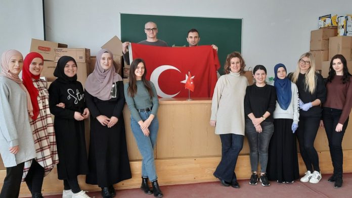 Studenti I Osoblje Odsjeka Za Turski Jezik I Knjizevnost Zenica