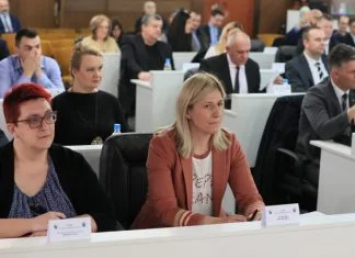Skupština smijenila premijerku Amru Mehmedić i Vladu ZDK Amra Mehmedić
