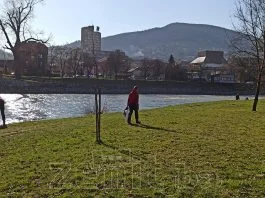Clanovi Udruzenja Vedro Zenica U Akciji Ciscenja Smeca Na Kamberovica Polju