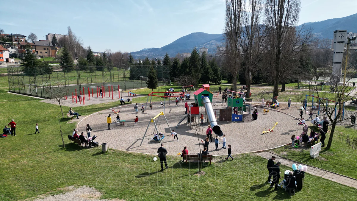 Sunce izmamilo Zeničane van (FOTO)