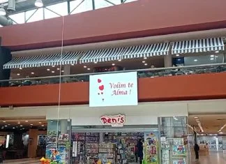 Romantika u Zenici nije nestala, približava nam se 8. mart (VIDEO) Ljubavna Poruka Na LED Displeju U Shopping Centru Zenica