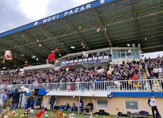 Novi Pazar Stadion, Navijači Bacaju Igračke