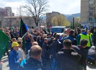 Na protestu u Zenici pozlilo rudaru, intervenisala Hitna pomoć (VIDEO) Protest rudara u Zenici