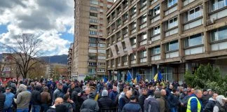 Protest ispred zgrade Gradske uprave u Zenici (Foto: Zenit.ba)