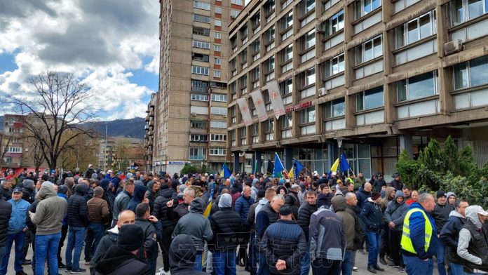 Protest ispred zgrade Gradske uprave u Zenici (Foto: Zenit.ba)