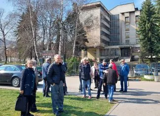 Bivši radnici preduzeća „21. decembar“ ponovo protestovali ispred hotela Rudar u Zenici Radnici 21 Decembar
