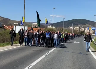 Zenički rudari i nakon sastanka u Sarajevu bez rješenja: Još čekaju na plaću i topli obrok Rudari Blokirali Magistralni Put M 17