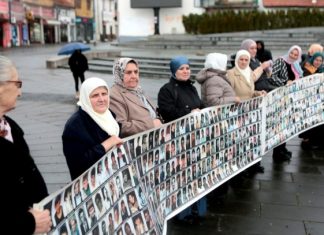Tuzla, Mirno Okupljanje Majki Srebrenice