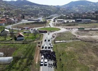 Pogledajte proteste rudara ispred kuće Fuada Kasumovića (VIDEO) Untitled 1