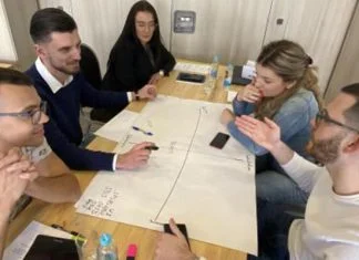 Uskoro debatni kamp: Jačanje kompetencija medijske pismenosti mladih u BiH Debatni Kamp Ilustracija