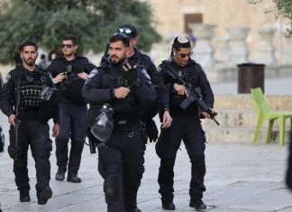 Izraelska policija nije dozvolila palestinskoj omladini da uđu u Al-Aksu na sabah-namaz, tukli ih palicama Izraelska Policija