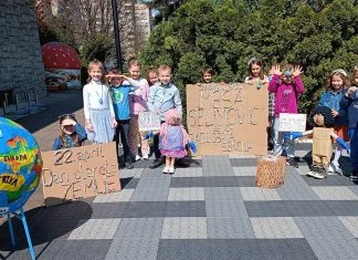 Učenici OŠ “Meša Selimović” izložbom radova od recikliranog otpada obilježili Dan planete Zemlje (FOTO) OS Mesa Selimovic Zenica Obiljezavanje Dana Planete Zemlje