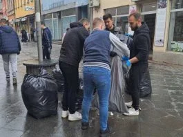 Studenti čiste Centar Grada Od Smeća
