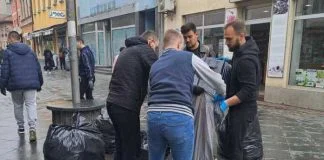 Studenti čiste Centar Grada Od Smeća