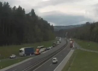 U sudaru tri kamiona kod Maribora poginuo Slovenac, dva vozača iz BiH povrijeđena Sudar Kamiona Slovenija Maribor