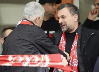 Čović i Konaković sa šalovima klubova na tribinama Bilinog polja Covic I Konakovic Na Utakmici U Zenici