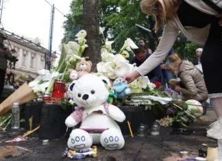 Dan žalosti u BiH zbog tragedije u Beogradu Dan žalosti U BiH Zbog Tragične Pogibije U Srbiji
