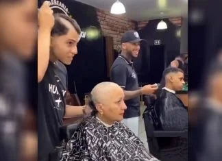 Frizeri se ošišali naćelavo u znak podrške oboljeloj ženi (VIDEO) Frizeri Se Ošišali Naćelavo U Znak Podrške Oboljeloj ženi