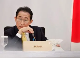 Japanski premijer smijenio vlastitog sina zbog neprimjerenih fotografija Fumio Kishida