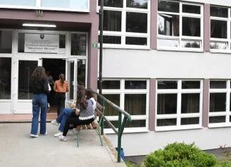 U kakanjskoj gimnaziji cijeli razred prošao peticom, prvi put u historiji škole Kakanjska Gimnazija