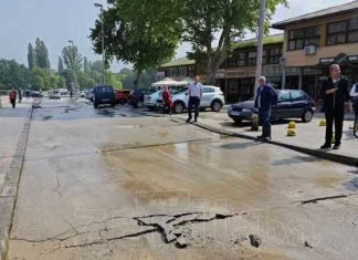 Pukla vodovodna cijev u centru Zenice, sanacija sutra (FOTO) Kvar Na Vodovodnoj Liniji