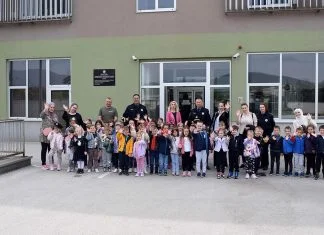 Grupa mališana iz obdaništa Lastavica posjetila Centar za edukaciju i smještaj Specijalne policijske jedinice ZDK (FOTO) Lastavica Posjetila Centar Za Edukaciju