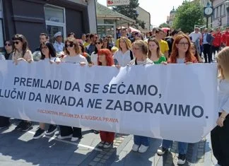 Mladi iz Srbije na Kapiji: Svi snosimo odgovornost što je zločinac Đukić još uvijek na slobodi Mladi Iz Srbije Na Tuzlanskoj Kapiji