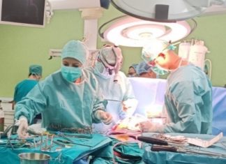 Uspješno urađena transplantacija bubrega dijaliznoj pacijentici na KCUS, donor majka Operacija