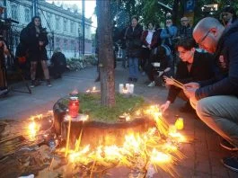 Paljenje Svijeća U Spomen Na Nastradale U Pucnjavi