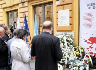 Obilježena 31. godišnjica masakra u sarajevskoj Ferhadiji Polaganje Cvijeca Stradalim U Ulici Ferhadija