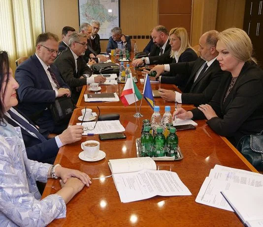 Vlada ZDK Sastanak Sa Upravnim Odborom Privredne Komore ZDK