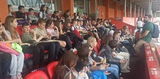 Abazovic Sa Mladim Posjetiocima Iz Tuzle Na Bilinom Polju