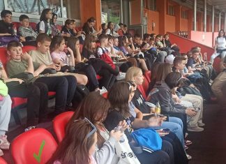 Abazovic Sa Mladim Posjetiocima Iz Tuzle Na Bilinom Polju