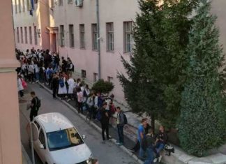 Učenica srednje škole u Sarajevu donijela pištolj na nastavu Medicinska škola U Sarajevu