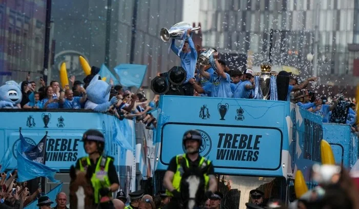 Proslava Manchester Cityja sa navijačima na ulicama grada