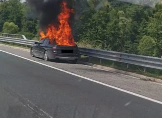 Zapalio se automobil na autocesti A1 u pravcu prema Zenici Zapaljen Automobil Autocesta A1