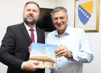 Muftija Dizdarević sa saradnicima posjetio gradonačelnika Kasumovića Zenički Muftija Dizdarević I Kasumović